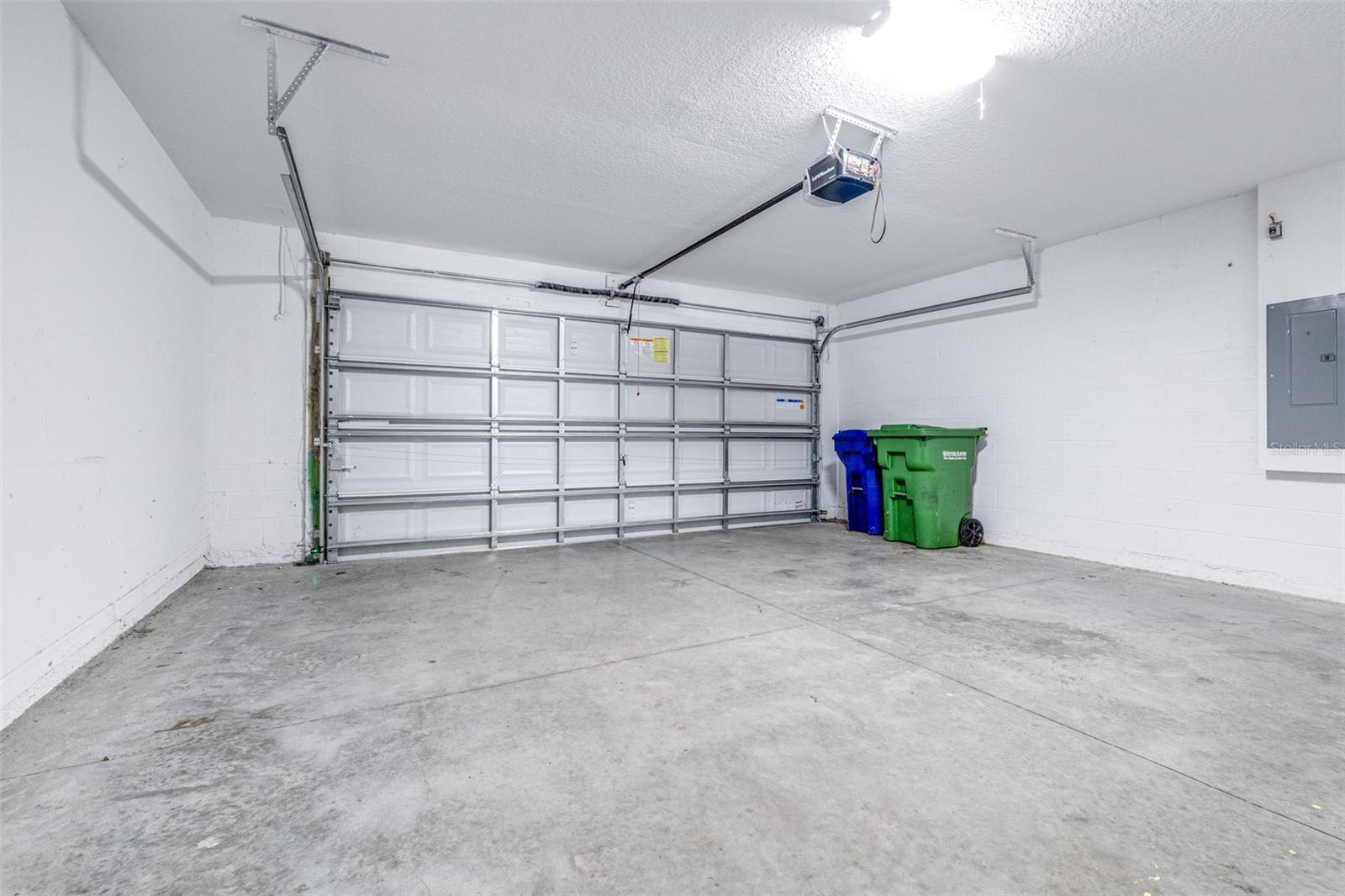 SMITH IDA M SUB 2ND REPLAT PB 33 PG 16 - Residential