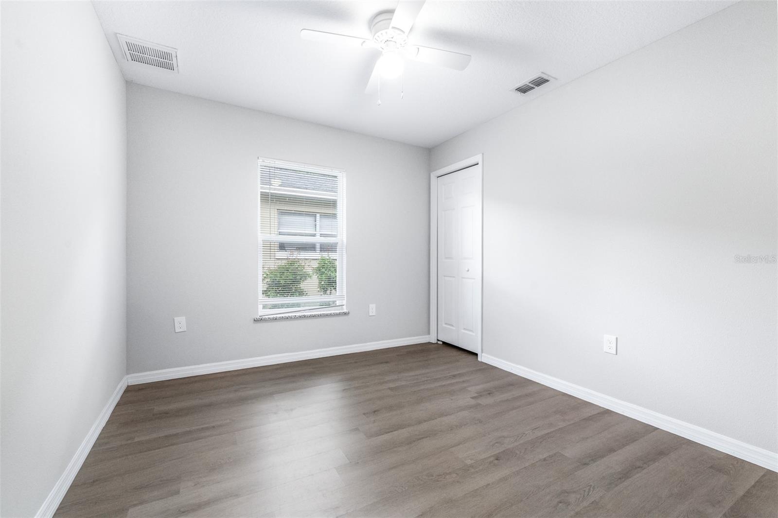 SMITH IDA M SUB 2ND REPLAT PB 33 PG 16 - Residential