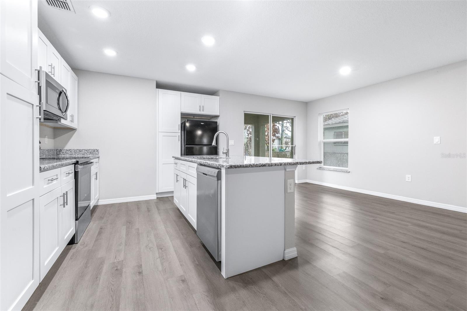 SMITH IDA M SUB 2ND REPLAT PB 33 PG 16 - Residential