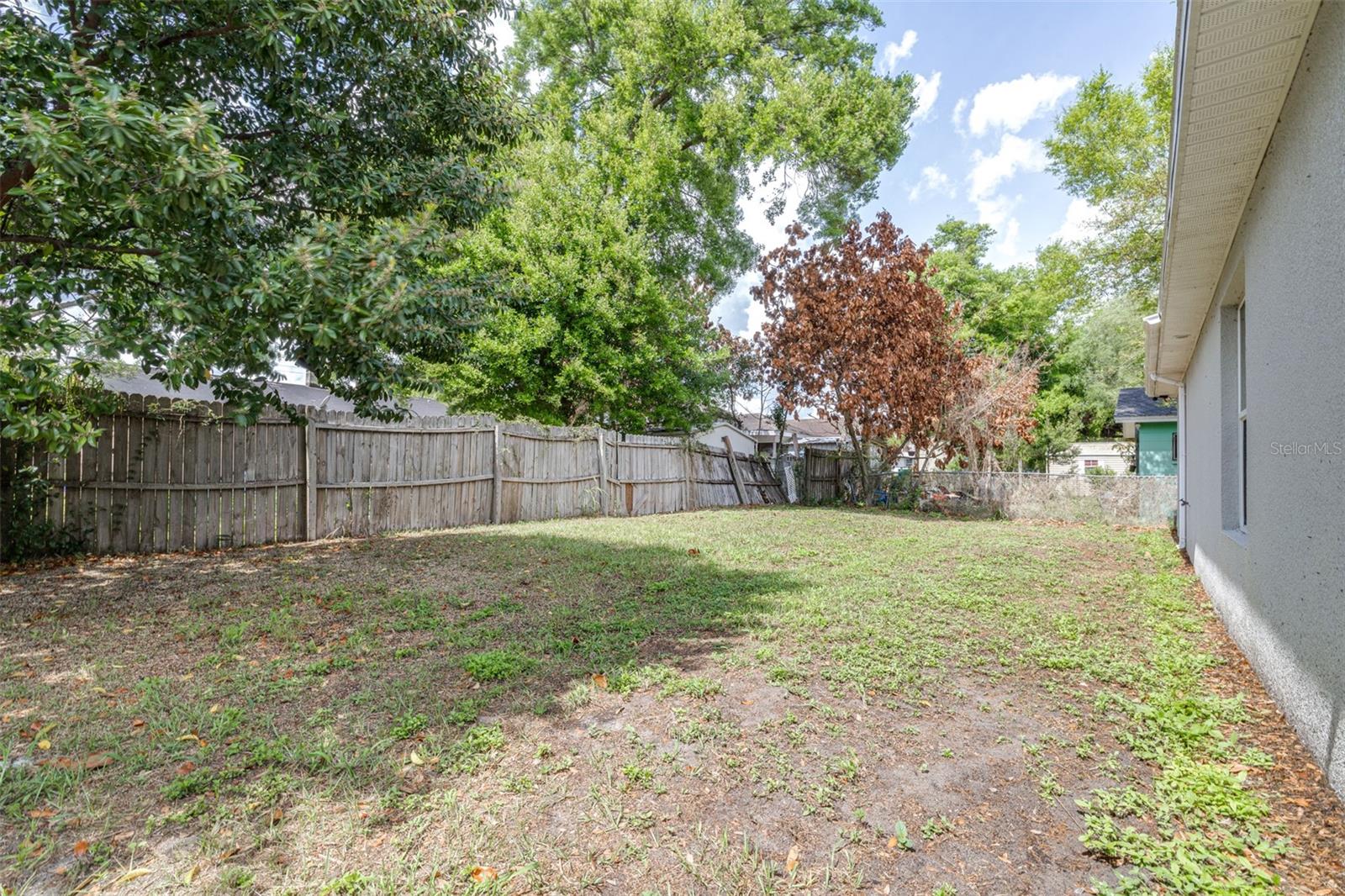 SMITH IDA M SUB 2ND REPLAT PB 33 PG 16 - Residential