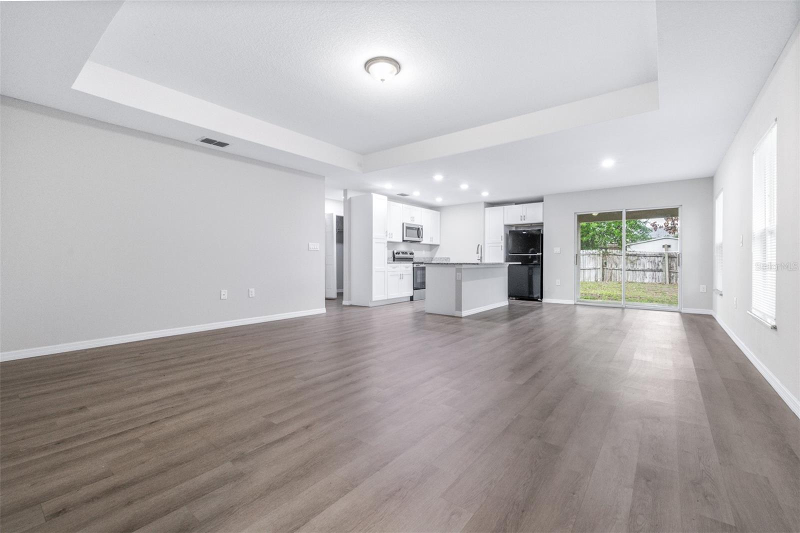 SMITH IDA M SUB 2ND REPLAT PB 33 PG 16 - Residential