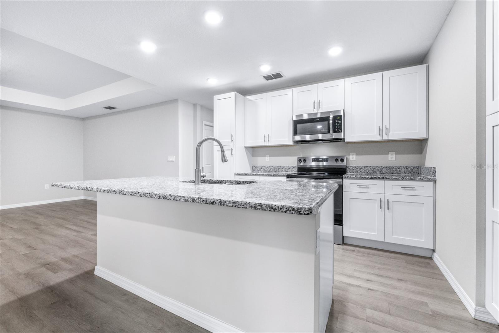 SMITH IDA M SUB 2ND REPLAT PB 33 PG 16 - Residential