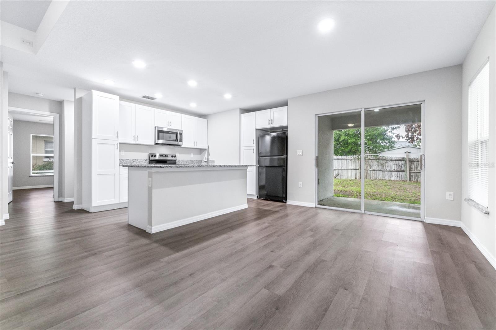 SMITH IDA M SUB 2ND REPLAT PB 33 PG 16 - Residential