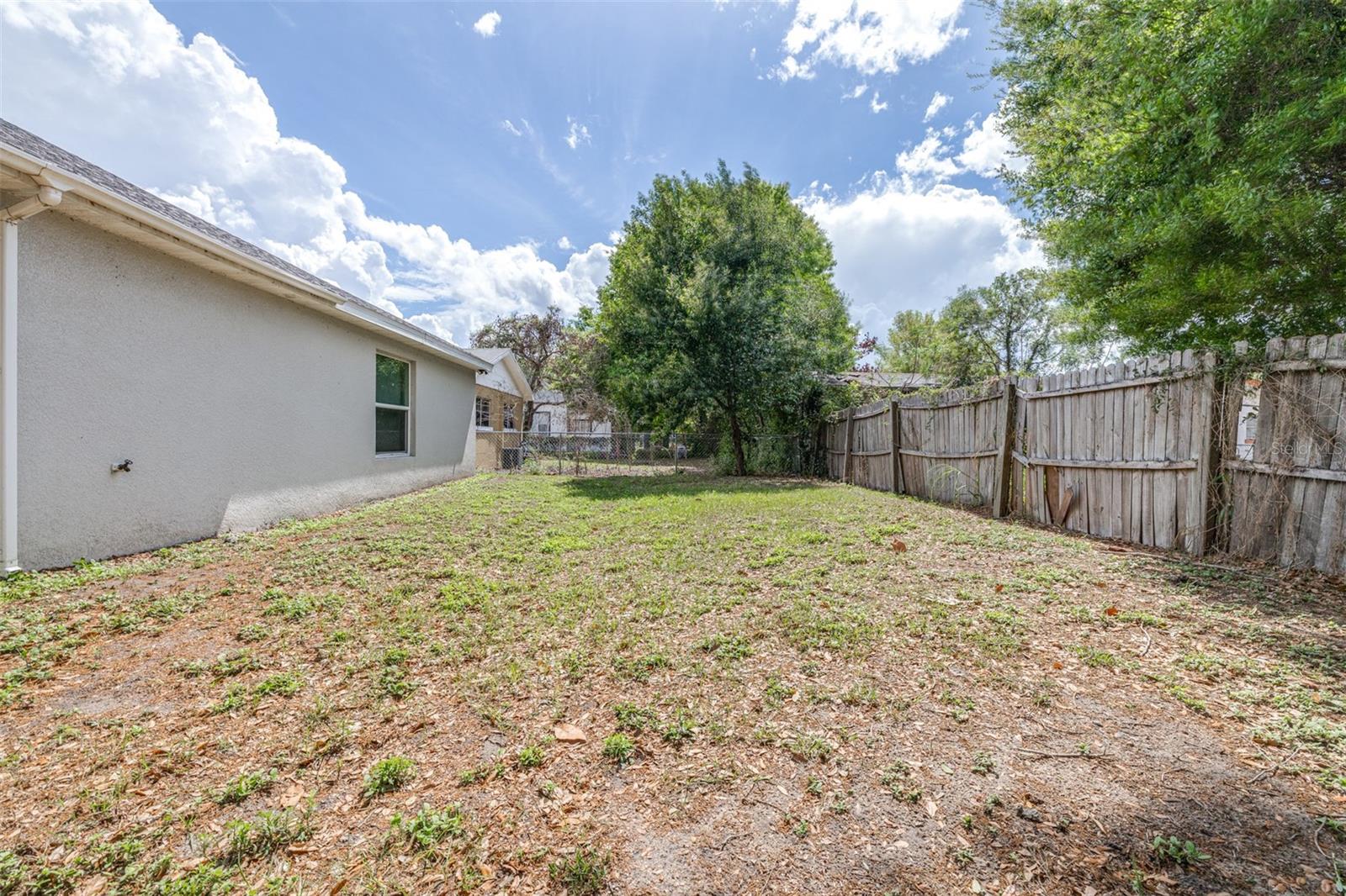 SMITH IDA M SUB 2ND REPLAT PB 33 PG 16 - Residential