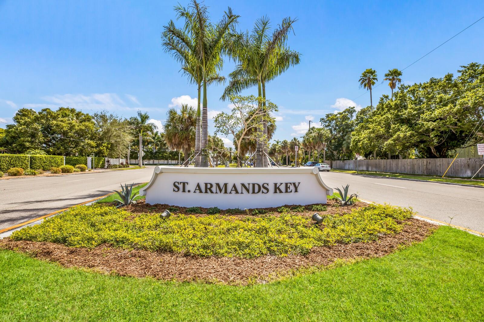 204 N ADAMS DRIVE