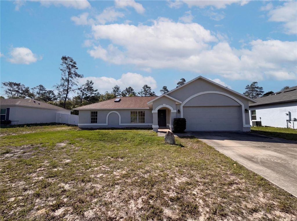 Photo of 17052 SW 39th Circle, Ocala, FL 34473 (MLS # O6400881)