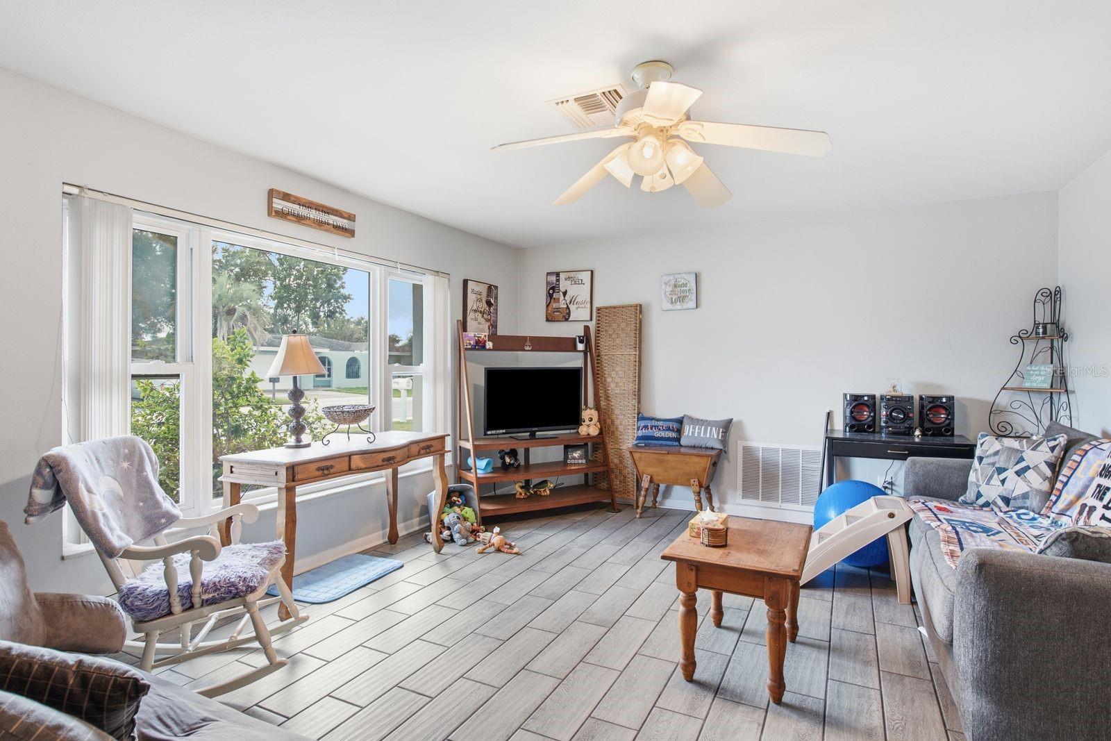 1806 DRIFTWOOD CIRCLE S