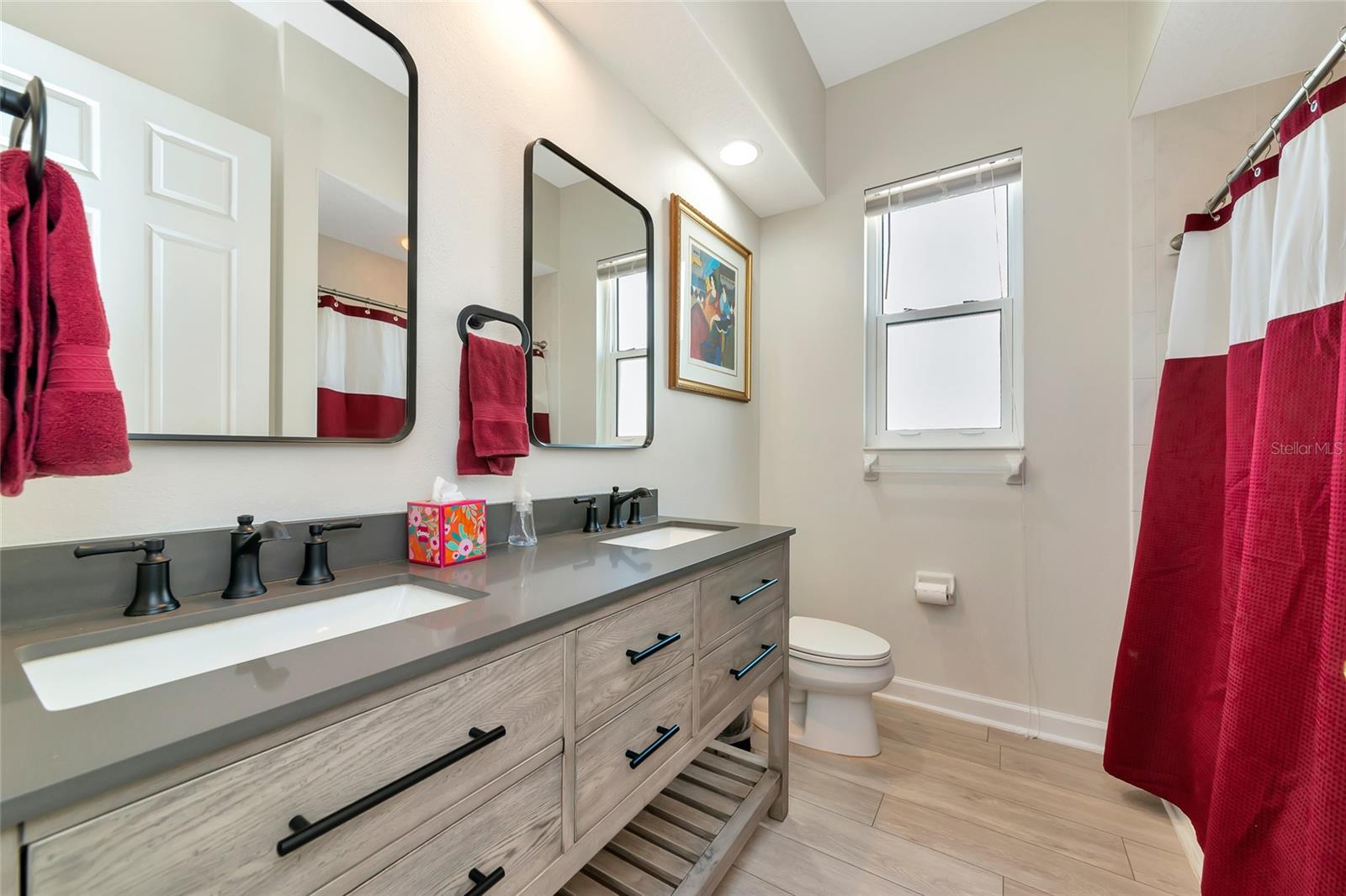 THE HAMPTONS - Residential