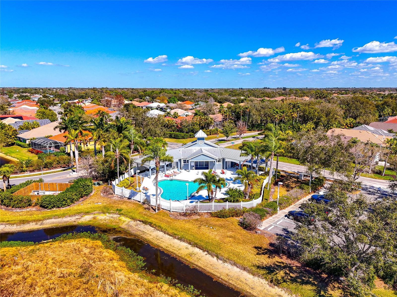 THE HAMPTONS - Residential