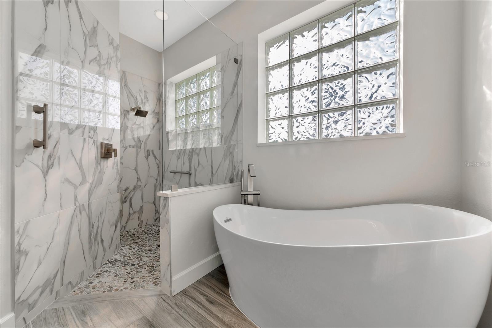 THE HAMPTONS - Residential