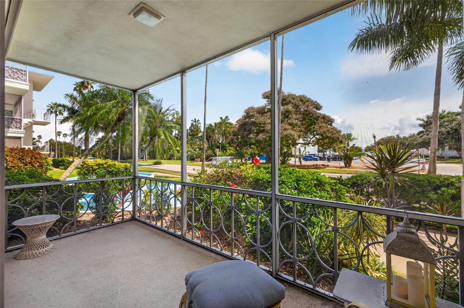 1000 N SHORE DRIVE NE 2