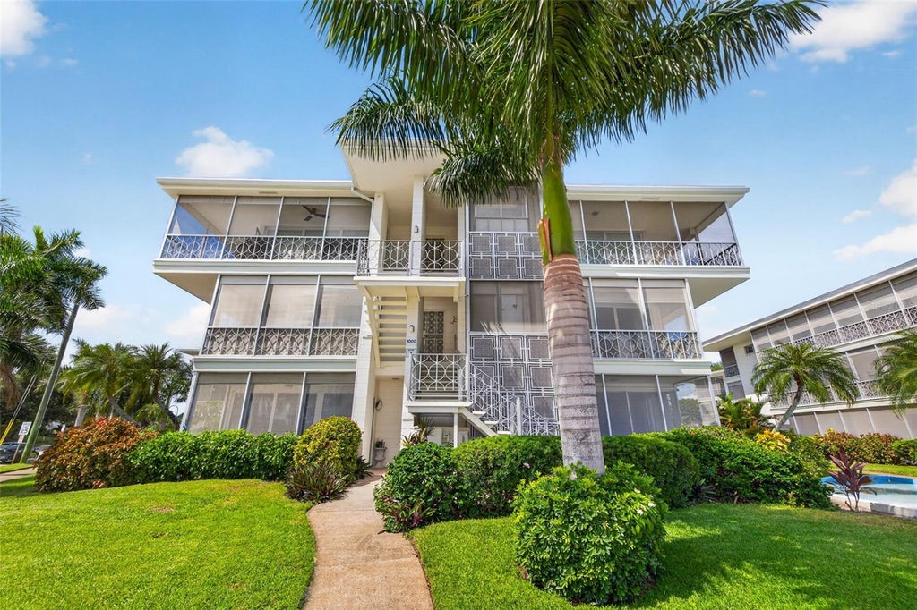 Photo of 1000 N Shore Drive NE #2, St Petersburg, FL 33701 (MLS # TB8554036)