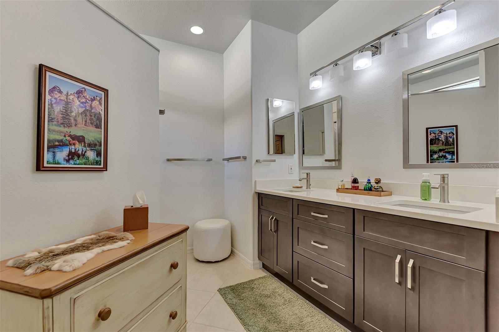 VENETIAN FALLS PH 2 - Residential