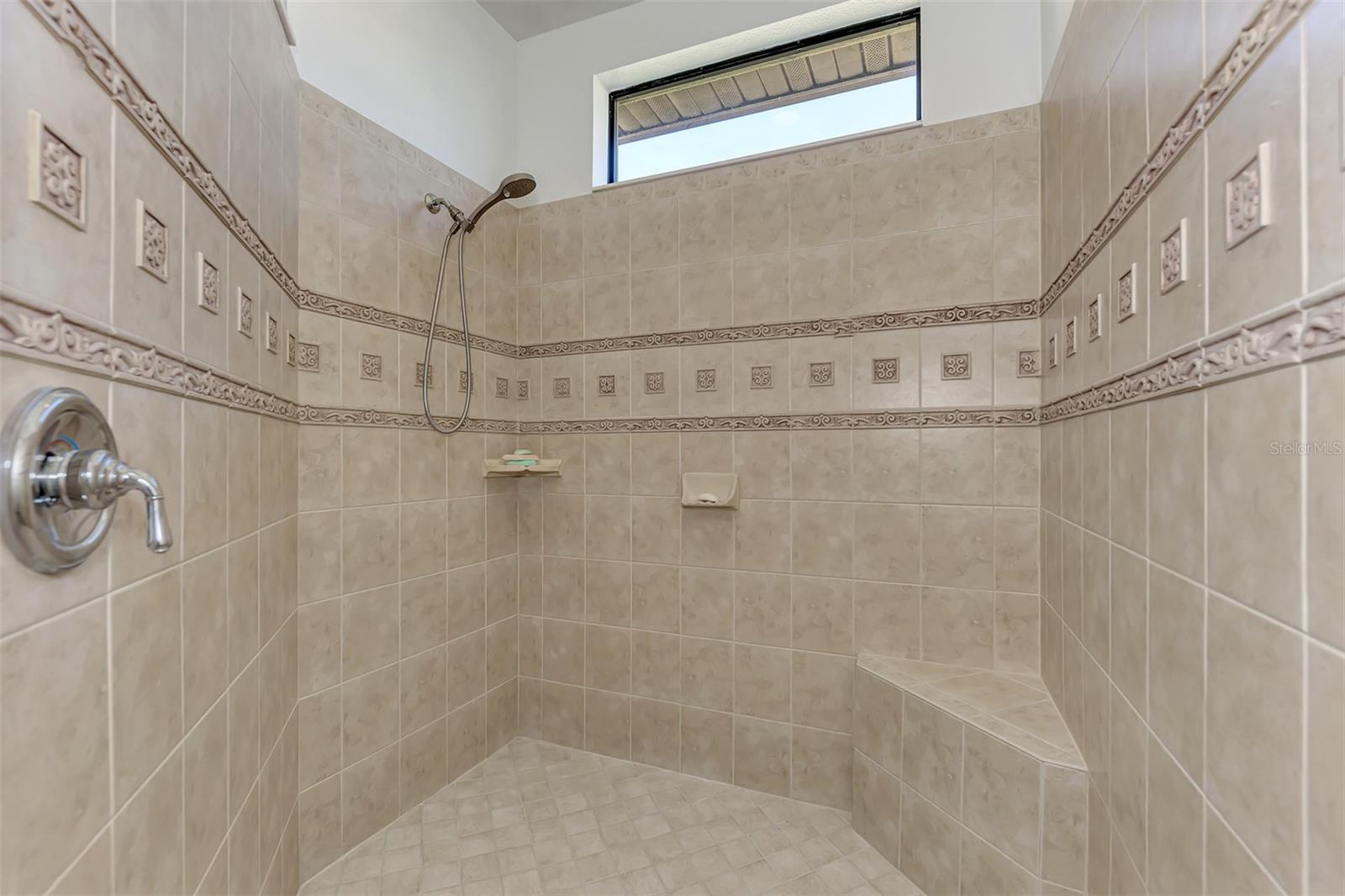VENETIAN FALLS PH 2 - Residential