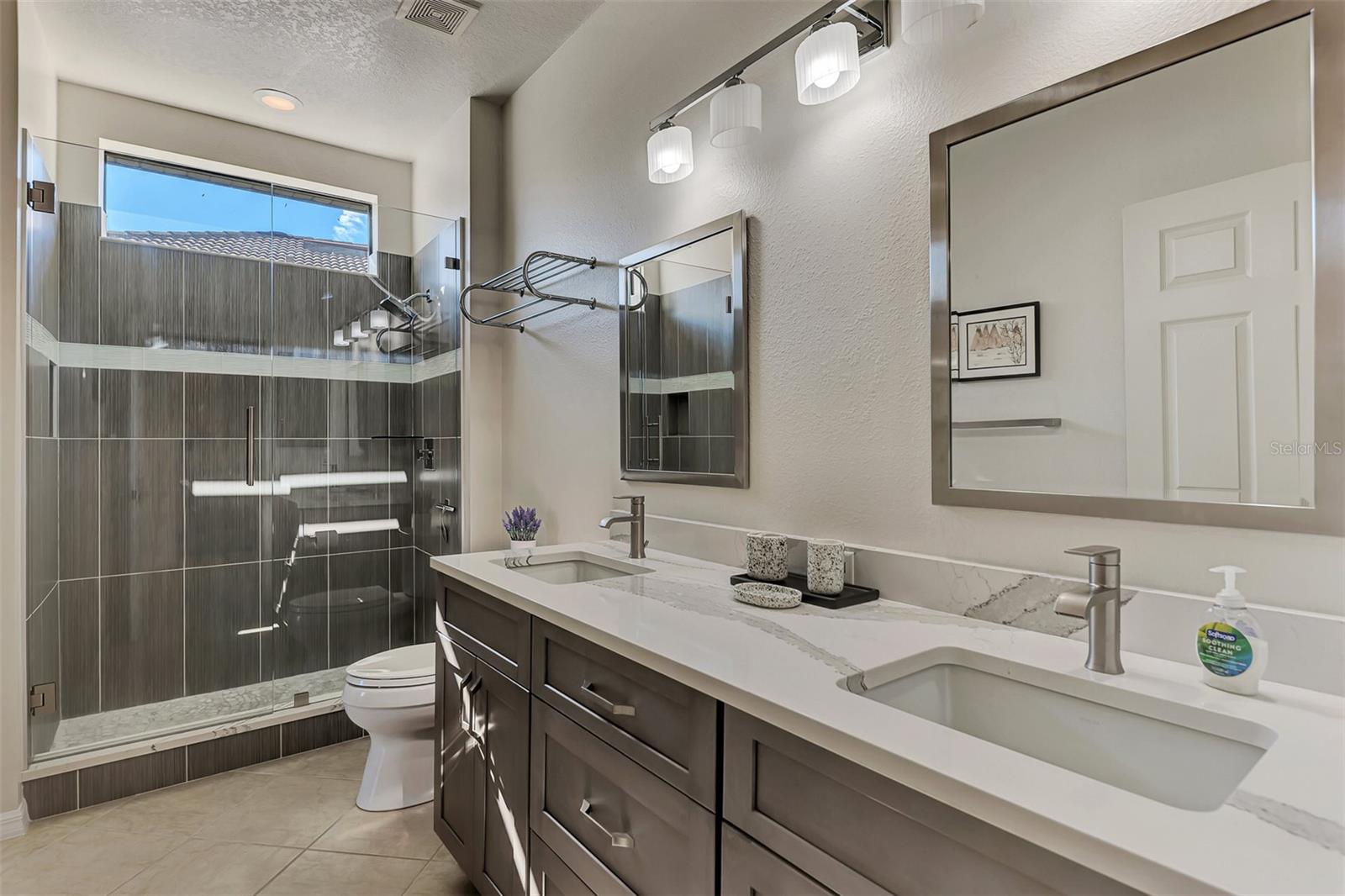 VENETIAN FALLS PH 2 - Residential