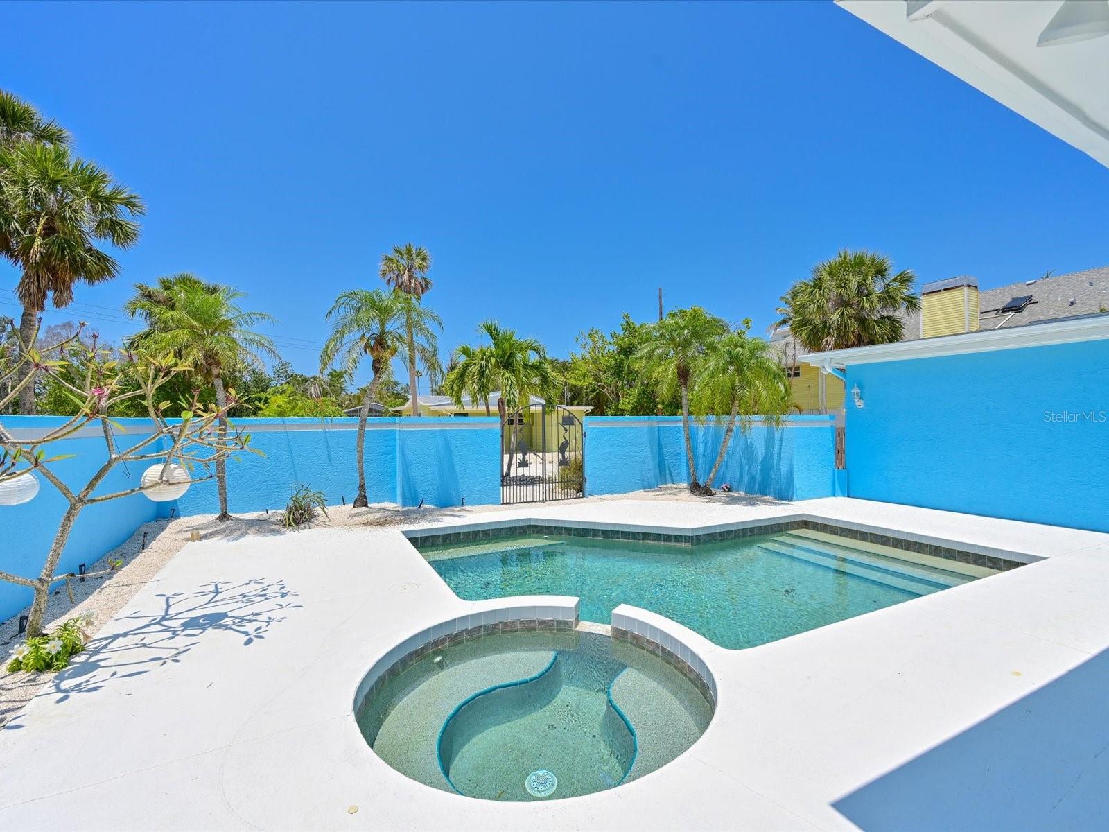LONGBOAT KEY - Residential