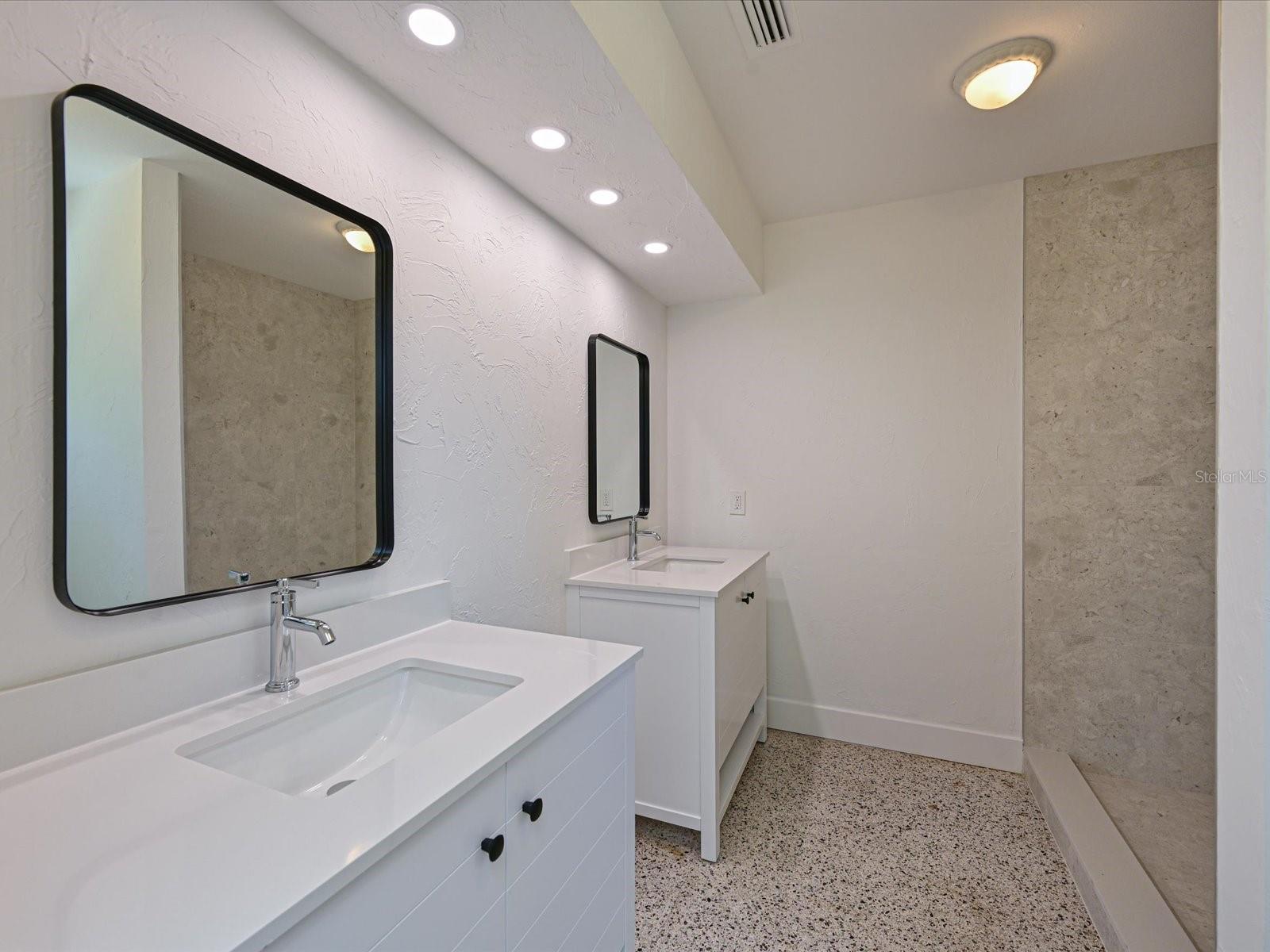 LONGBOAT KEY - Residential