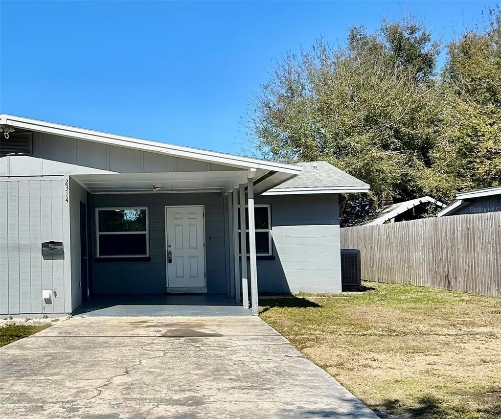 Photo of 2314 20th Avenue W, Bradenton, FL 34205 (MLS # A4681498)