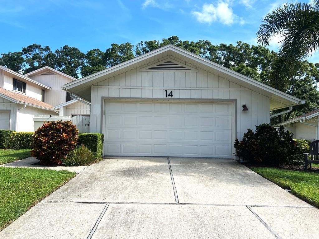 Welcome to this charming end-unit villa located in the heart of Palm Harbor. Situated in the desirable and well-maintained Westlake Community, this 2-bedroom, 2-bath home offers a comfortable and low-maintenance lifestyle.
Features include tile and laminate flooring throughout, a spacious kitchen with generous cabinet and counter space, and a sunny breakfast nook that overlooks a private courtyard. The master suite comfortably fits a king-sized bed and offers a walk-in closet and en-suite bath with double vanity sinks. The split floor plan provides added privacy, with the second bedroom and bathroom located away from the primary suite—ideal for guests or a home office.
Enjoy outdoor living on the screened-in back porch with peaceful green space views. Additional highlights include a two-car attached garage, washer and dryer, and brand-new kitchen appliances including a microwave, dishwasher, and refrigerator.
Community amenities include walking trails, tennis courts, open green spaces, and a pool just steps away. Conveniently located near beaches, shopping, dining, hospitals, and top-rated schools, with easy access to Tampa International Airport.
A $60/month Resident Benefits Package (RBP) applies.