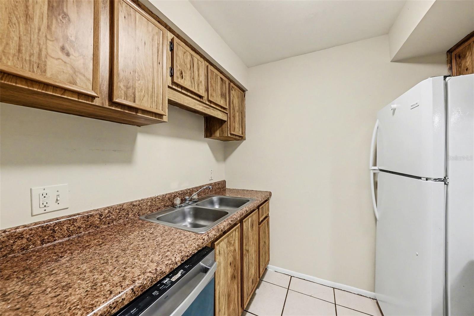 THE OAKS UNIT VI A CONDO - Residential