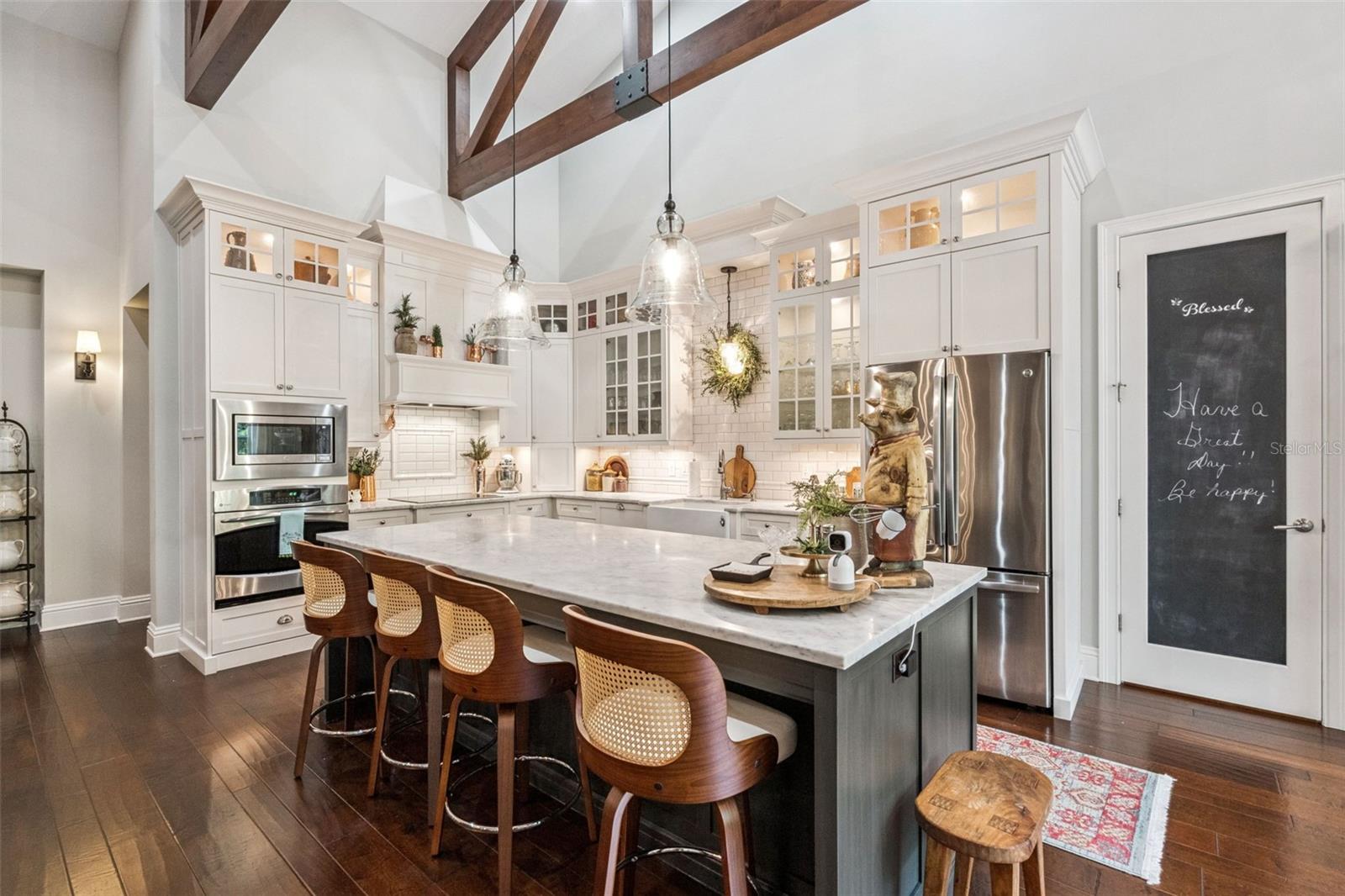 590 BROADOAK LOOP