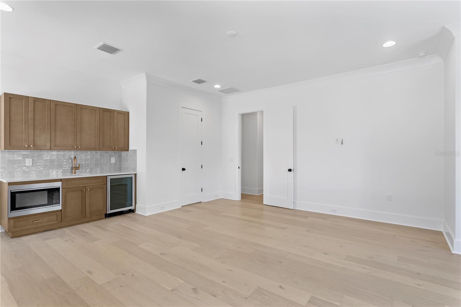 WEST SHORE CREST - Residential