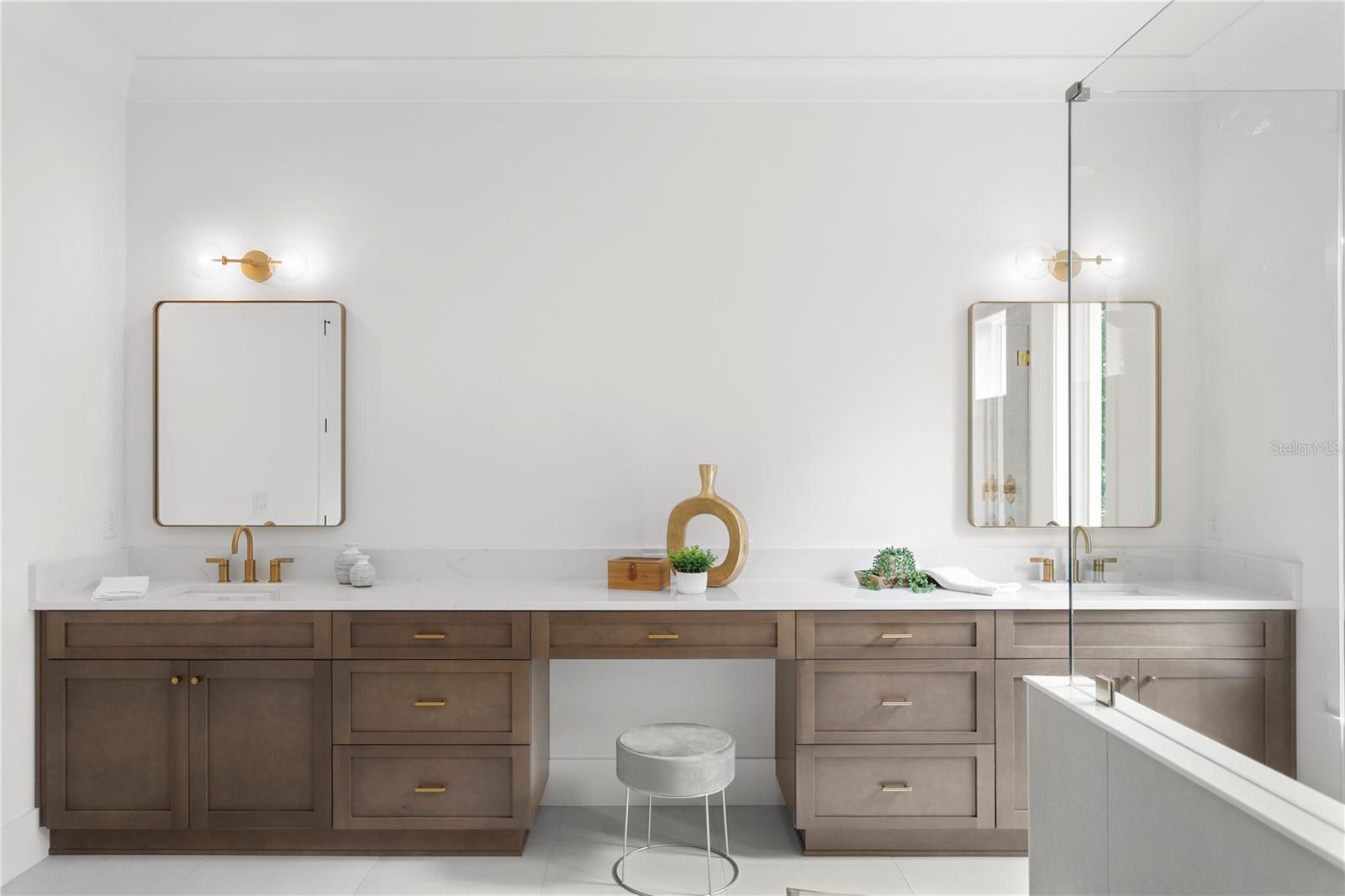 WEST SHORE CREST - Residential