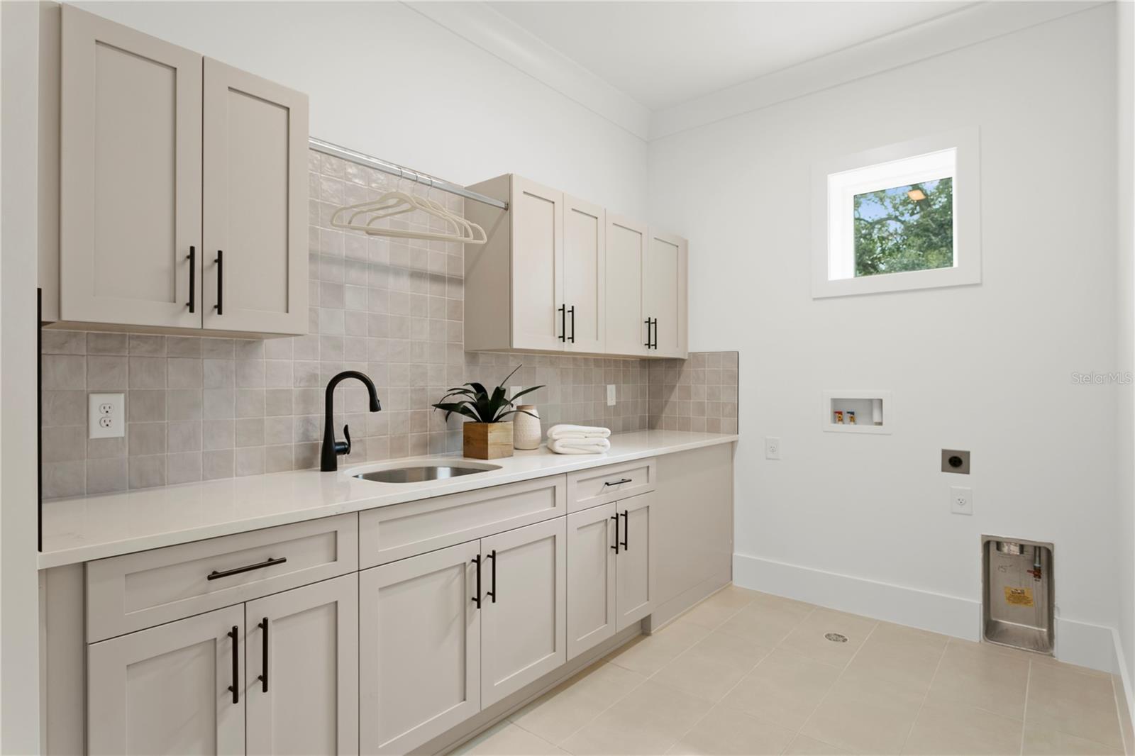 WEST SHORE CREST - Residential