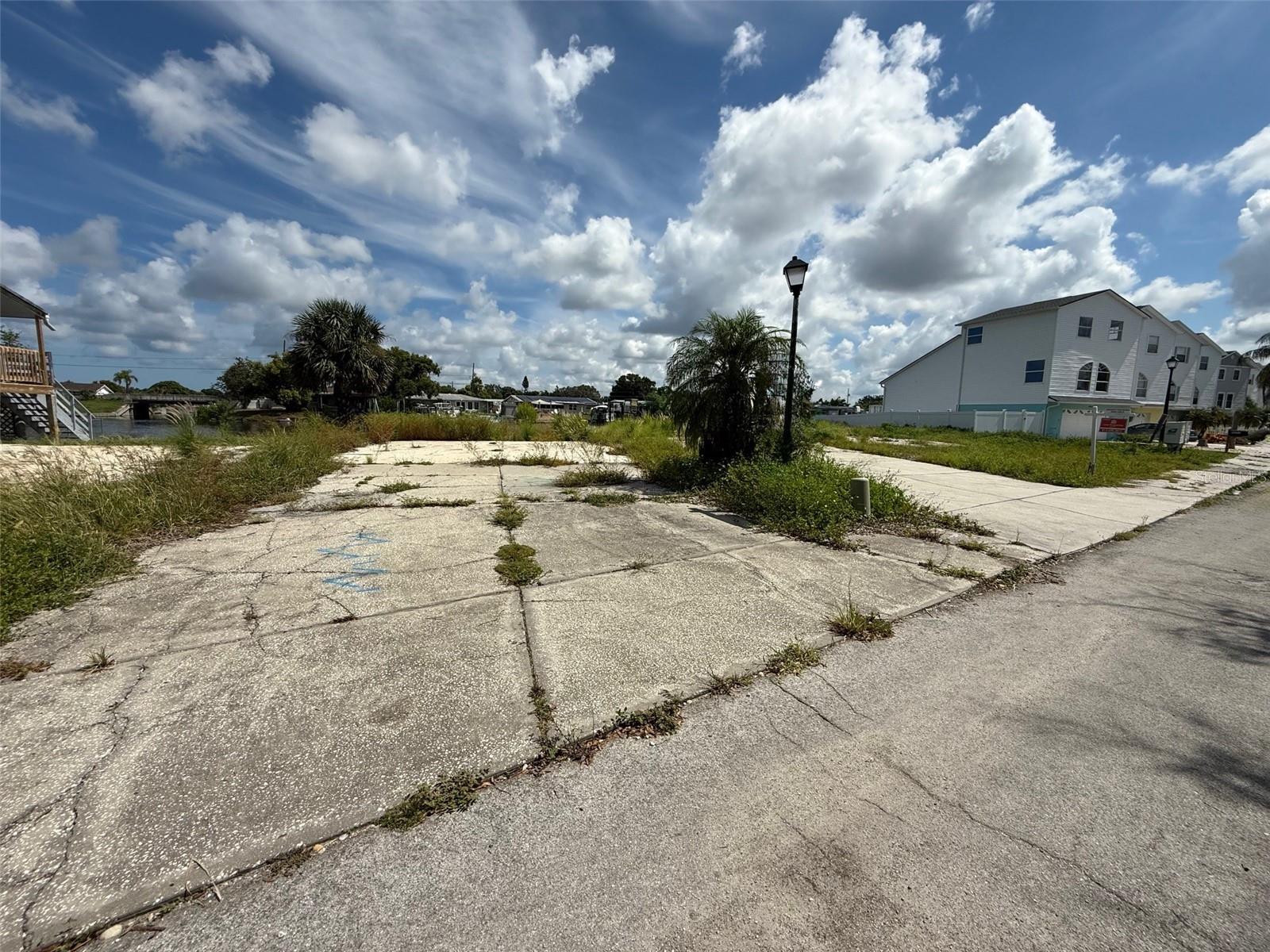 PARK PLACE - Land