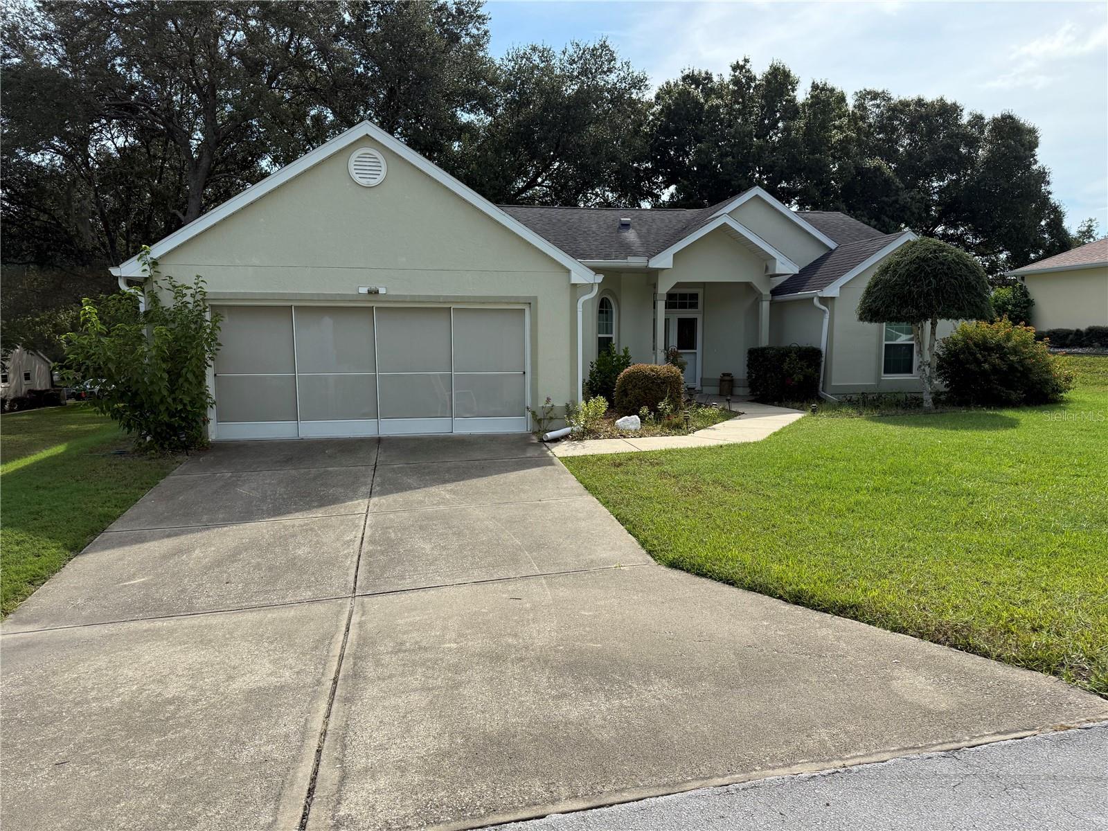 3 BEDROOM LEXINGTON MODEL 2 BATH 2 CAR GARAGE EXTRA PRIVACY IN FRONT OF HOUSE WOODED CUL-DE-SAC.WELL MAINTAINED! 14 WINDOWS REPLACED 2021 A/C REPLACED 2022 ROOF 2015