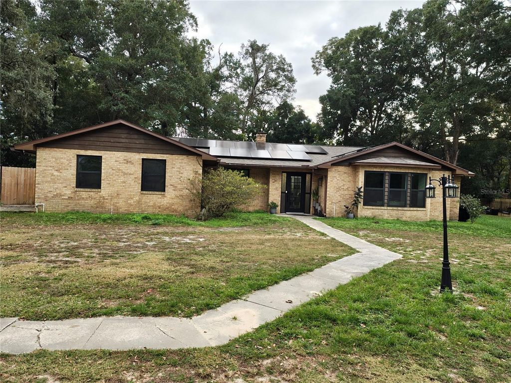 Photo of 820 N Wekiwa Springs Road, Apopka, FL 32712 (MLS # S5140854)