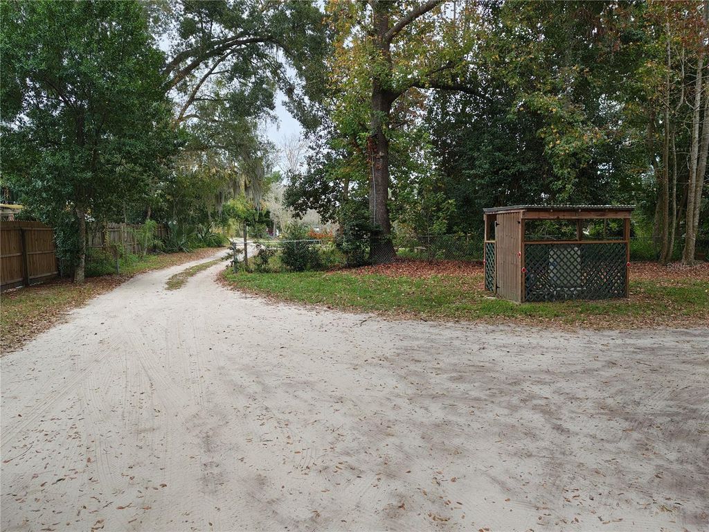 Photo of 820 N Wekiwa Springs Road, Apopka, FL 32712 (MLS # S5140854)