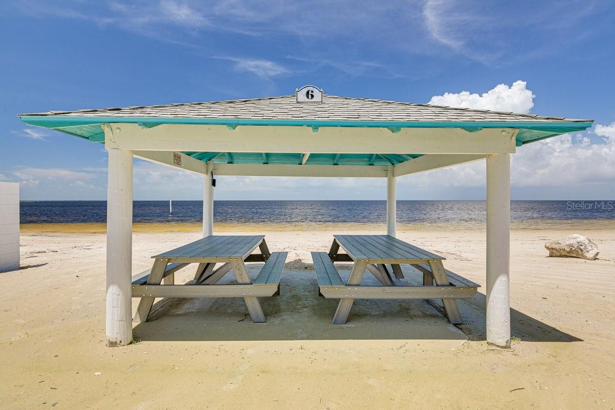 FLOR A MAR, GULF HARBORS - Residential