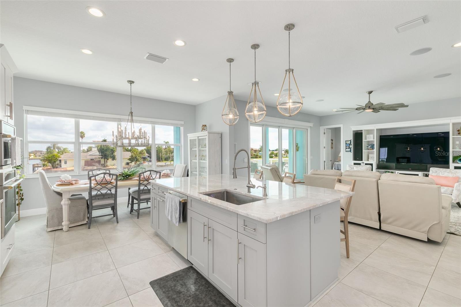 FLOR A MAR, GULF HARBORS - Residential