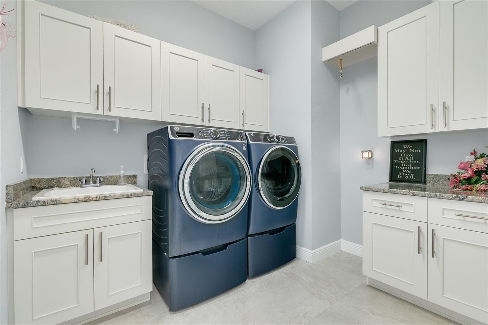 FLOR A MAR, GULF HARBORS - Residential