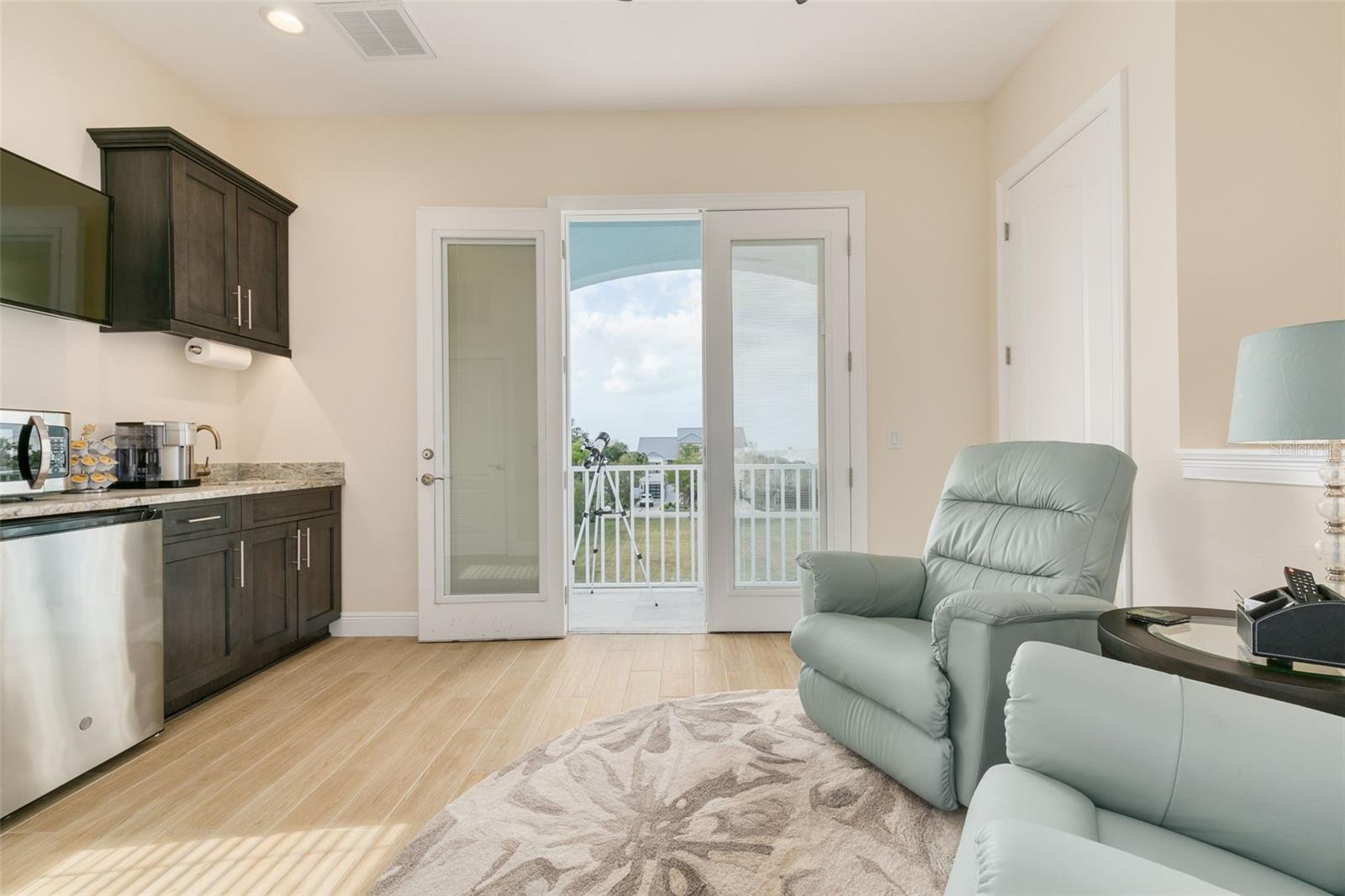 FLOR A MAR, GULF HARBORS - Residential