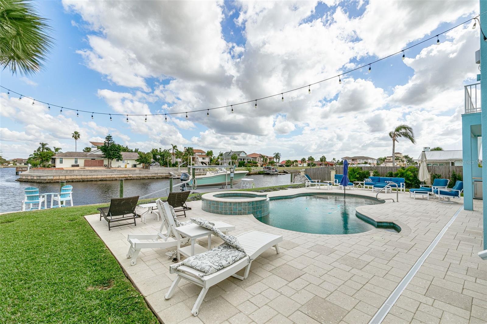 FLOR A MAR, GULF HARBORS - Residential