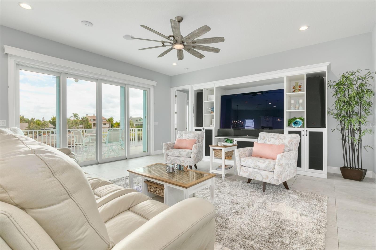 FLOR A MAR, GULF HARBORS - Residential