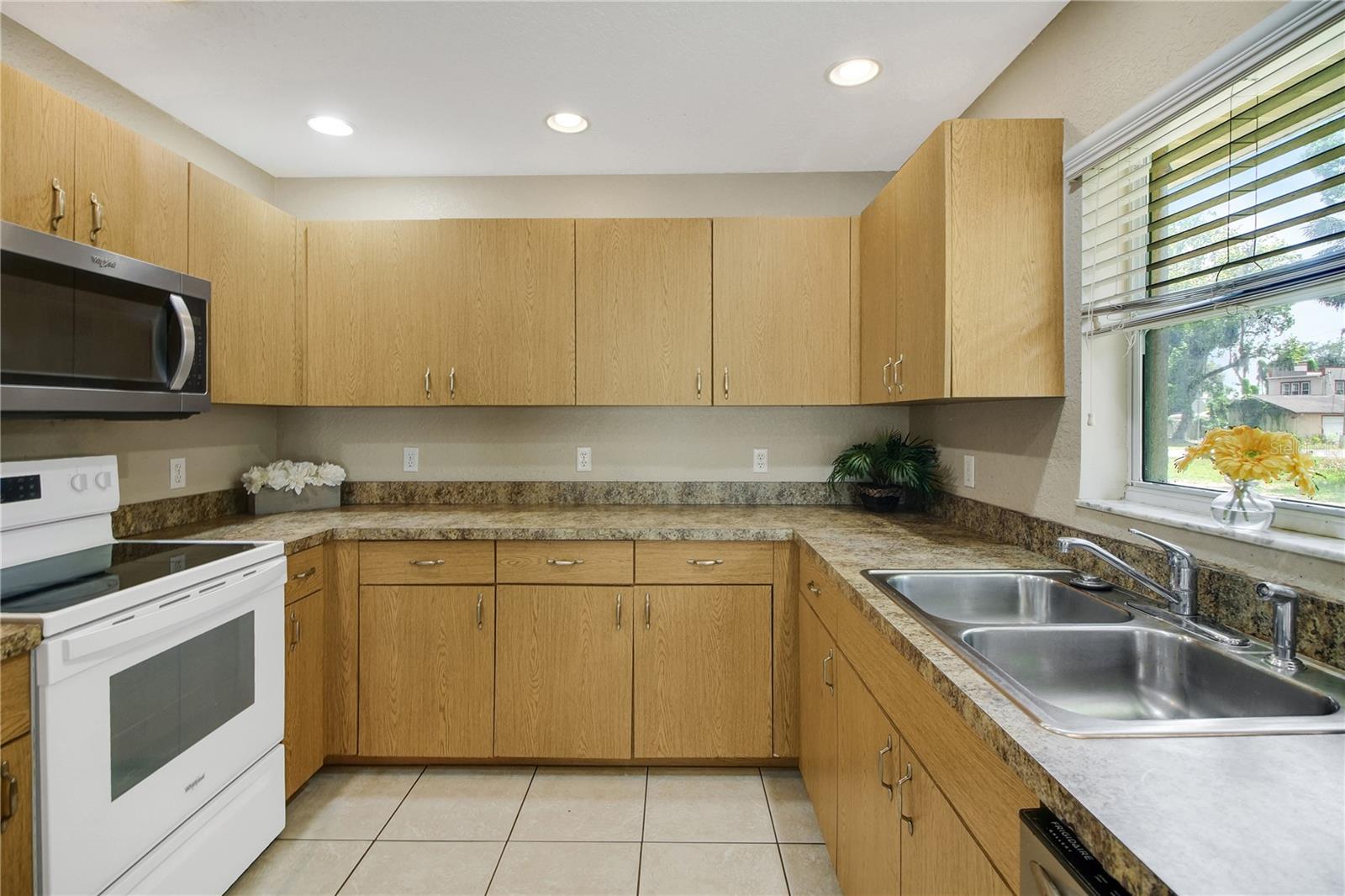 FRUITLAND PARK - Residential