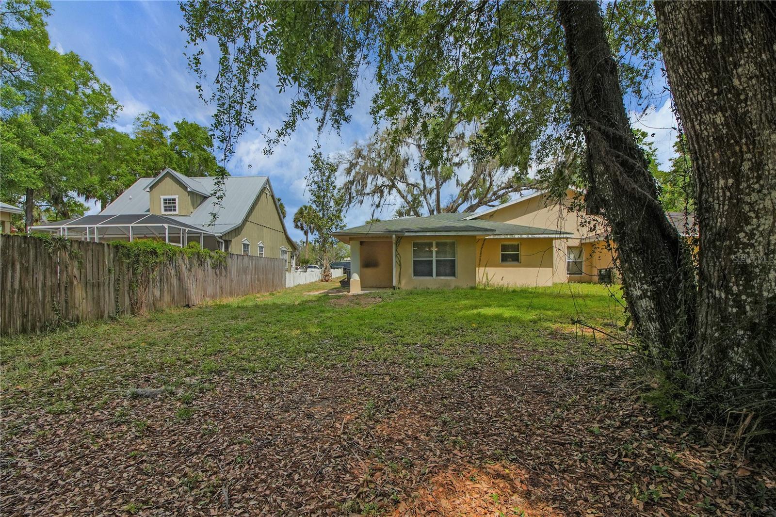 FRUITLAND PARK - Residential