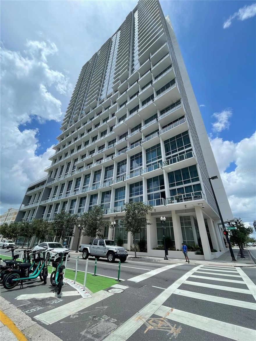 Modern 2-Story Loft for Rent at The Vue at Lake Eola | Downtown Orlando Live in the heart of Downtown Orlando in this stunning, two-story loft at the iconic Vue at Lake Eola. This spacious 1-bedroom, 1.5-bath residence blends modern design with luxurious amenities in one of the city’s most desirable high-rises. Features: 2-story open loft layout Recently updated tile flooring with a clean, minimalistic design Freshly painted all-white interior with bold black accents Floor-to-ceiling windows with downtown views Modern kitchen with stainless steel appliances 1 full bathroom upstairs and a guest half bath on the main floor Brand-new in-unit washer and dryer 1 assigned garage parking space included Unfurnished (furnished option negotiable) ?? Building Amenities: 24-hour concierge and security Resort-style pool State-of-the-art fitness center Tennis & basketball courts Private screening room Pet-friendly with on-site dog park Business center and community lounge ?? Location: Steps from Lake Eola, Publix, coffee shops, restaurants, and downtown nightlife. Enjoy farmers markets, concerts, and fireworks right outside your door. Available: Within the month Lease Term: 12 months  Utilities: Water, trash, and amenities included; tenant responsible for electricity and internet. Financial Requirements by association (Non-Negotiable): Minimum Income-to-Rent Ratio: 3x monthly rent Minimum Credit Score: 700. Pets Welcome: Up to 2 cats Up to 2 small dogs (under 40 lbs each) Up to 2 large dogs (over 40 lbs each) Pet Deposit: $75