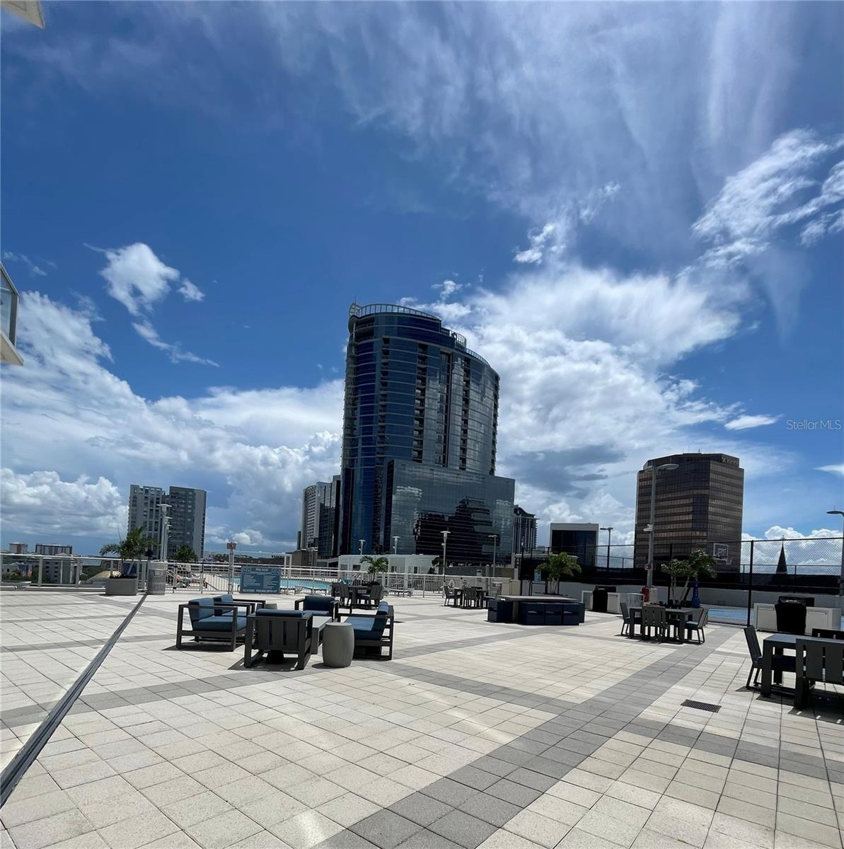 VUE/LK EOLA - Residential Lease