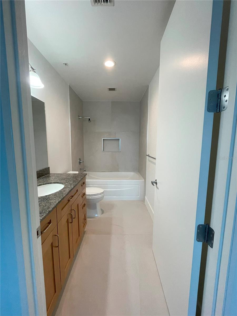 VUE/LK EOLA - Residential Lease