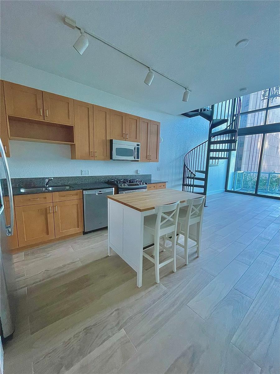 VUE/LK EOLA - Residential Lease
