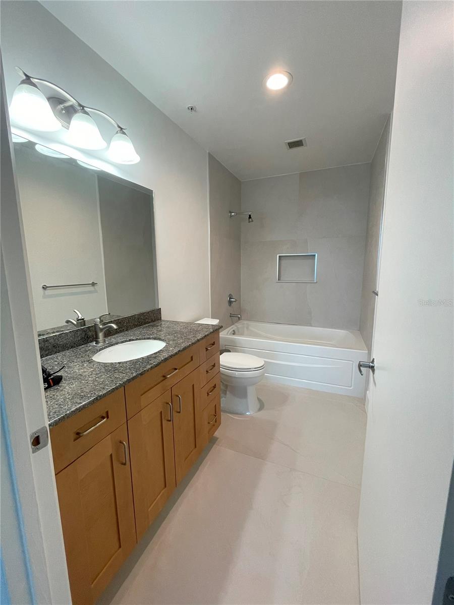 VUE/LK EOLA - Residential Lease