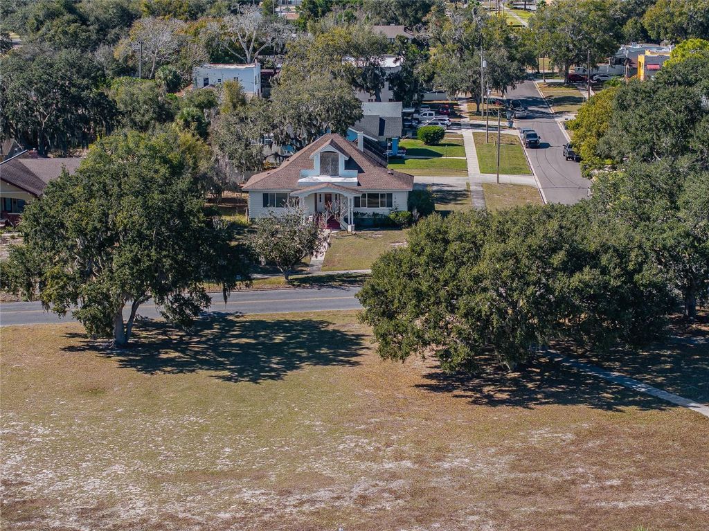 Photo of 102 S Lakeshore Boulevard, Lake Wales, FL 33853 (MLS # L4958749)