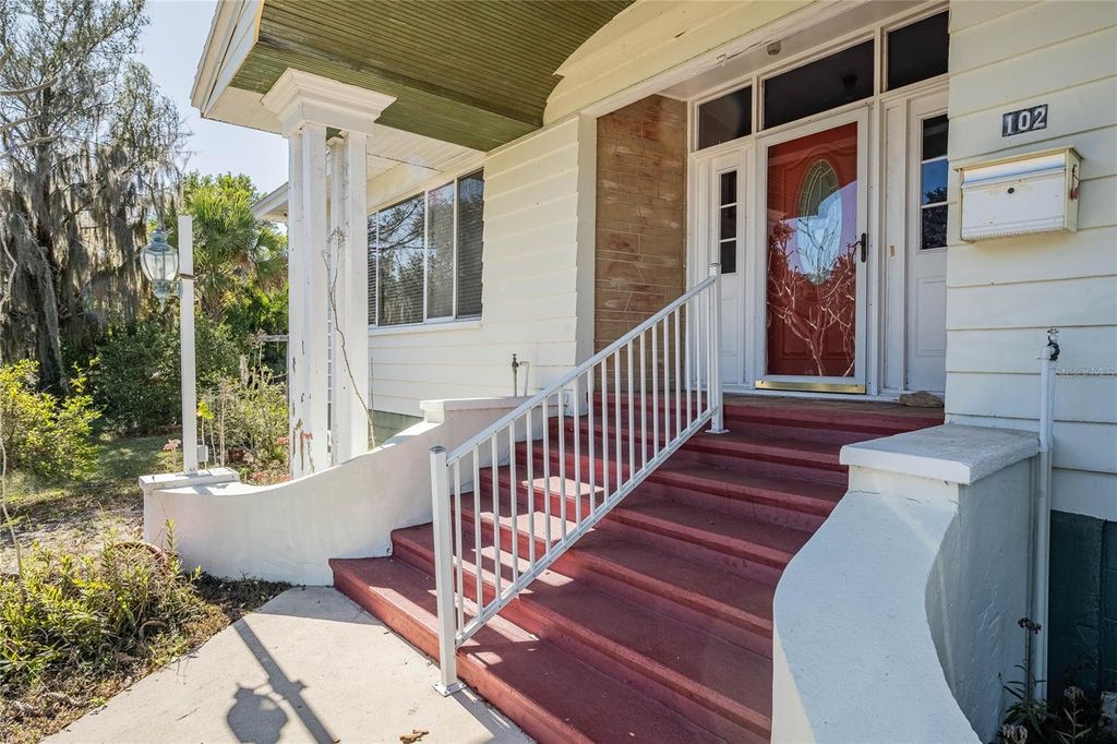 Photo of 102 S Lakeshore Boulevard, Lake Wales, FL 33853 (MLS # L4958749)