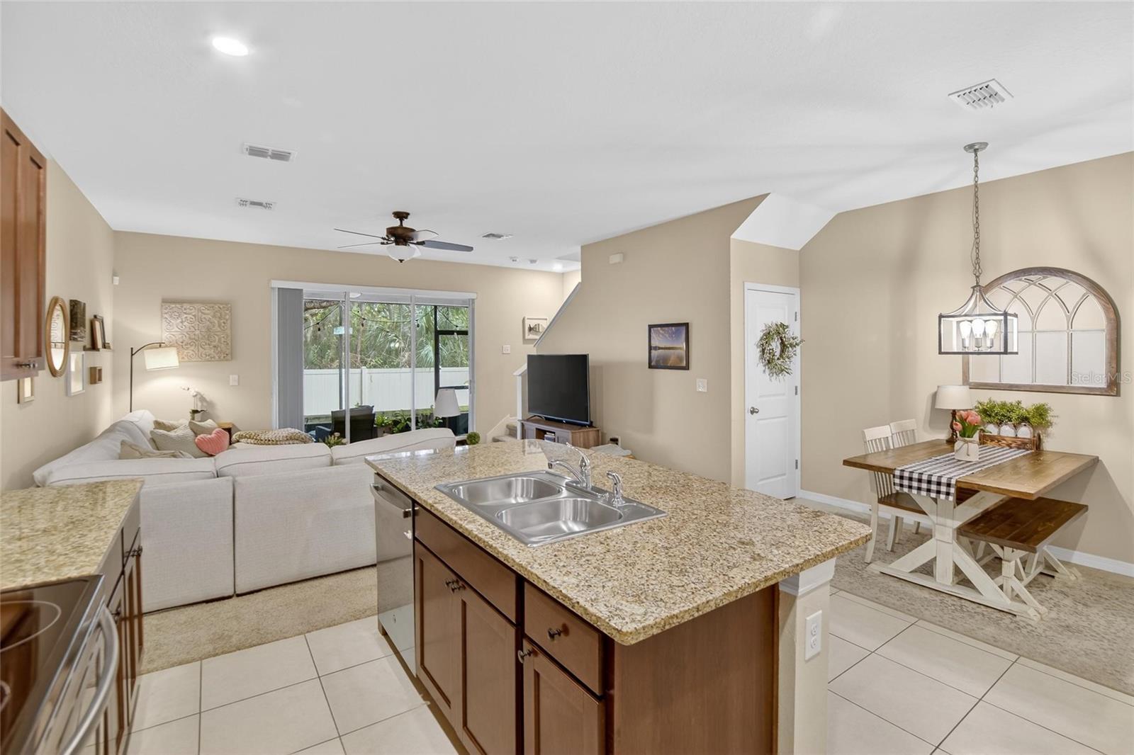 DISTRICT/BLOOMINGDALE - Residential