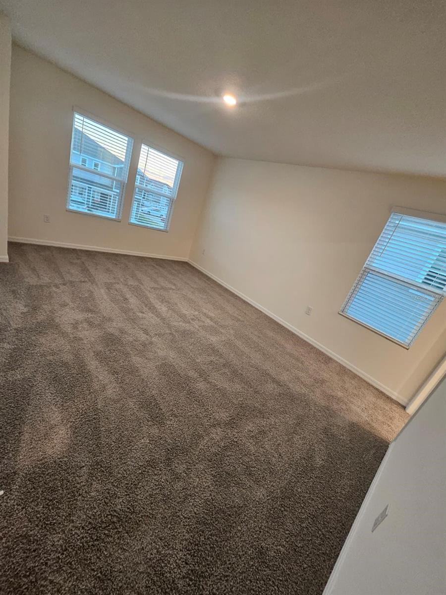 LAUREL COMMONS - Residential Lease