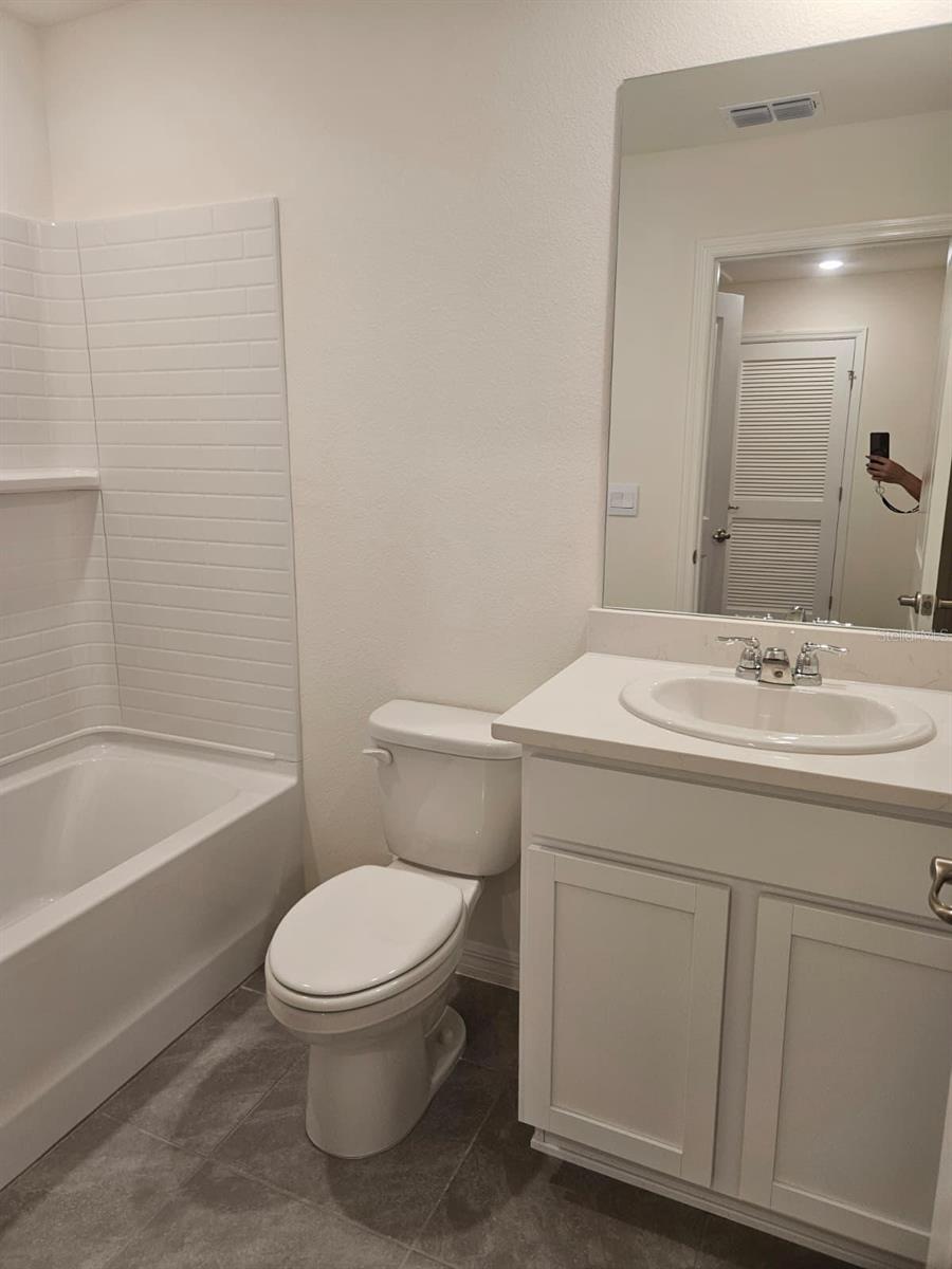 LAUREL COMMONS - Residential Lease